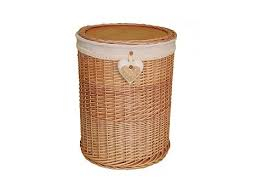 تصویر 1 از سبد لاندری حصیری استوانه ای با طراحی ساده و مدرن